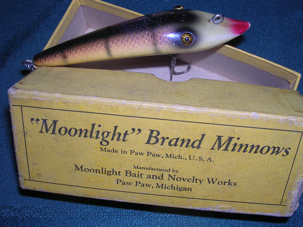 Moonlight Pikaroon Antique Lure  Antique fishing lures, Vintage fishing  lures, Old fishing lures