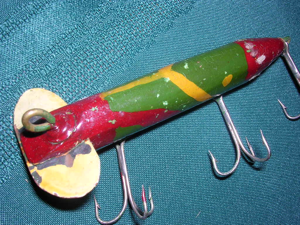 FISHING LURE CARVED WOOD HAND PAINTED 12”