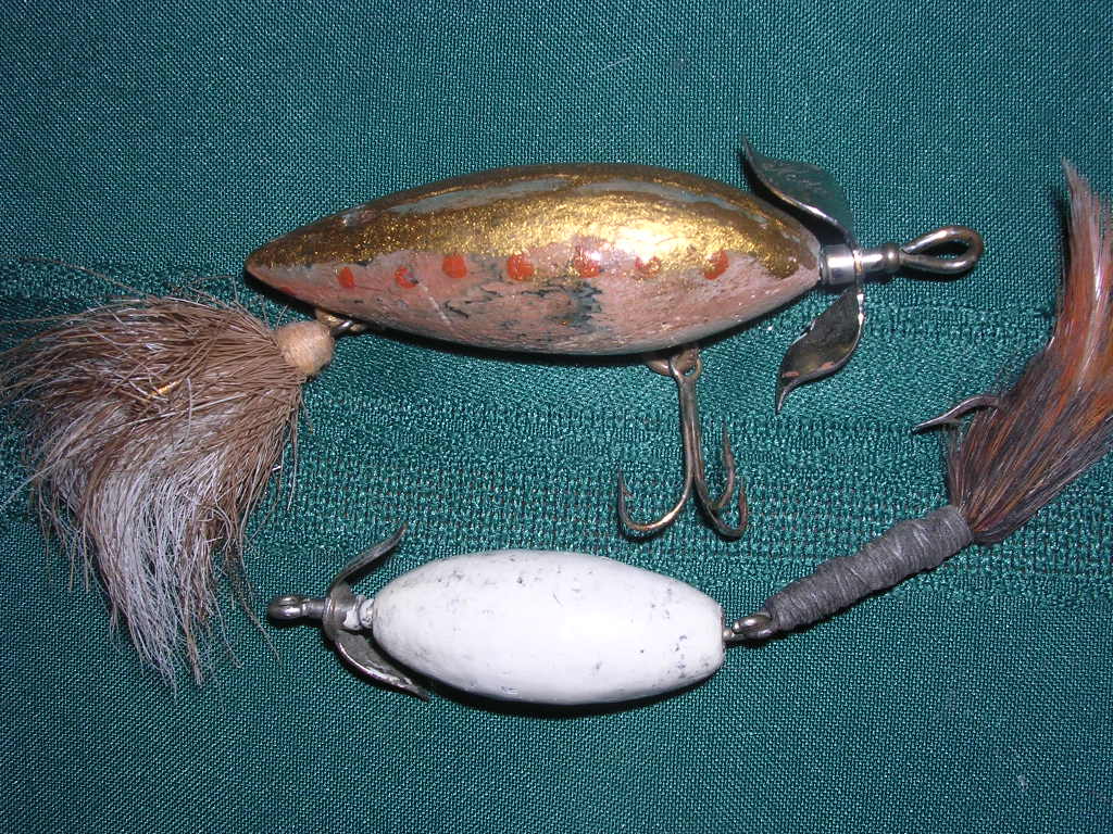 Two vintage handmade folk art wooden fishing lures - AAA Auction